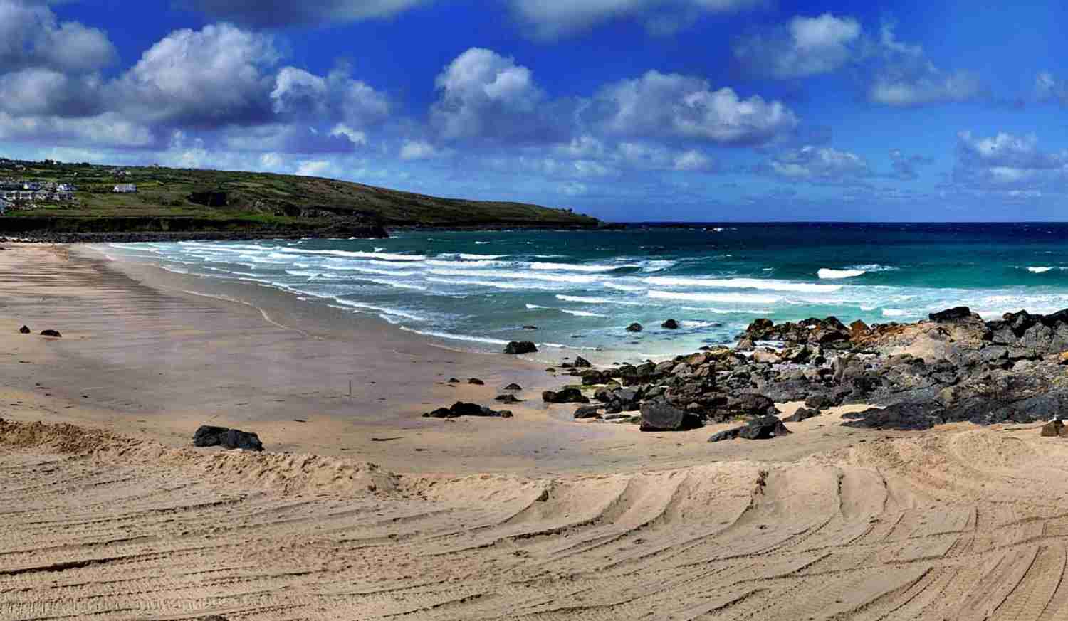 Cornwall’s Best Beaches: A Guide to the Perfect Seaside Getaway